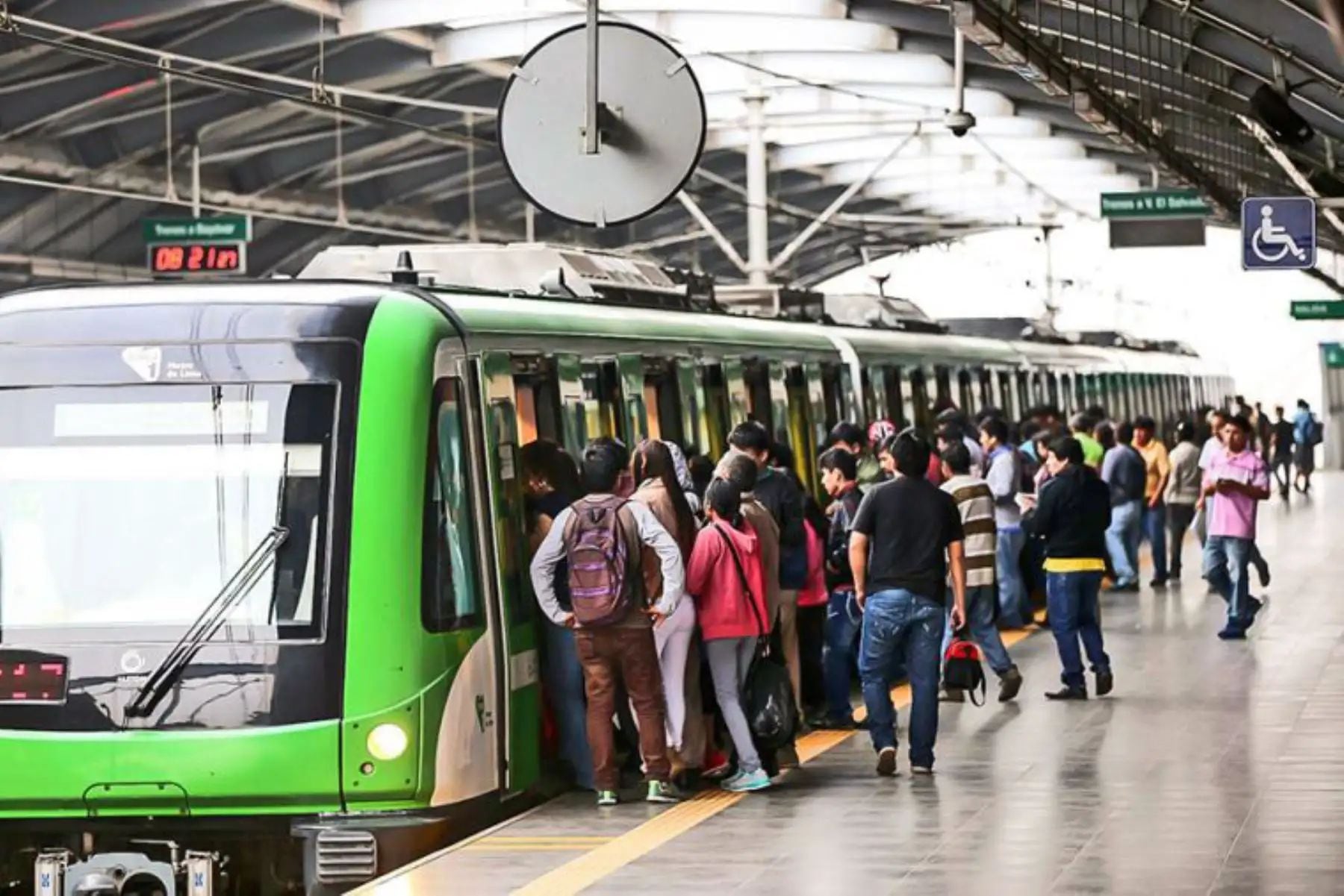 El 28 de julio se ofreció culminar la Línea 2 del Metro y ejecutar las 3, 4, 5 y 6. En un país que en febrero registraba más de 2,700 obras públicas paralizadas, quizá convenga acotar la lista. (Foto: Andina)