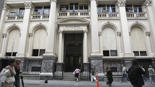 FMI: Redujo el objetivo de acumulación de reservas netas de Argentina