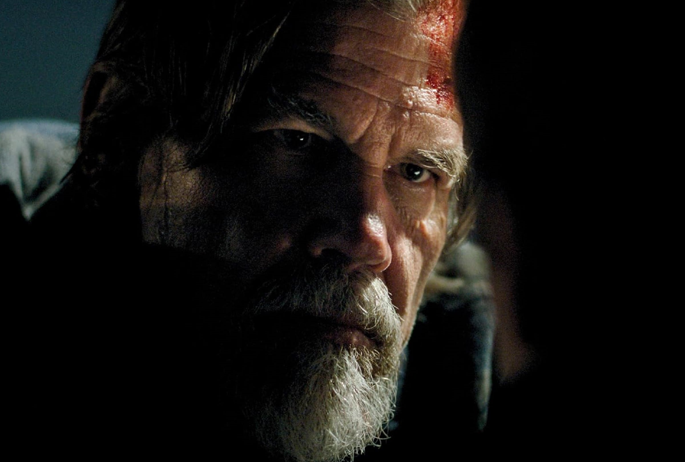 Josh Brolin asume el rol de Mitt Gardiner, el padre de Jay, que aparece en los recuerdos del protagonista del thriller de supervivencia "Whalefall" (Foto: 20th Century Studios)