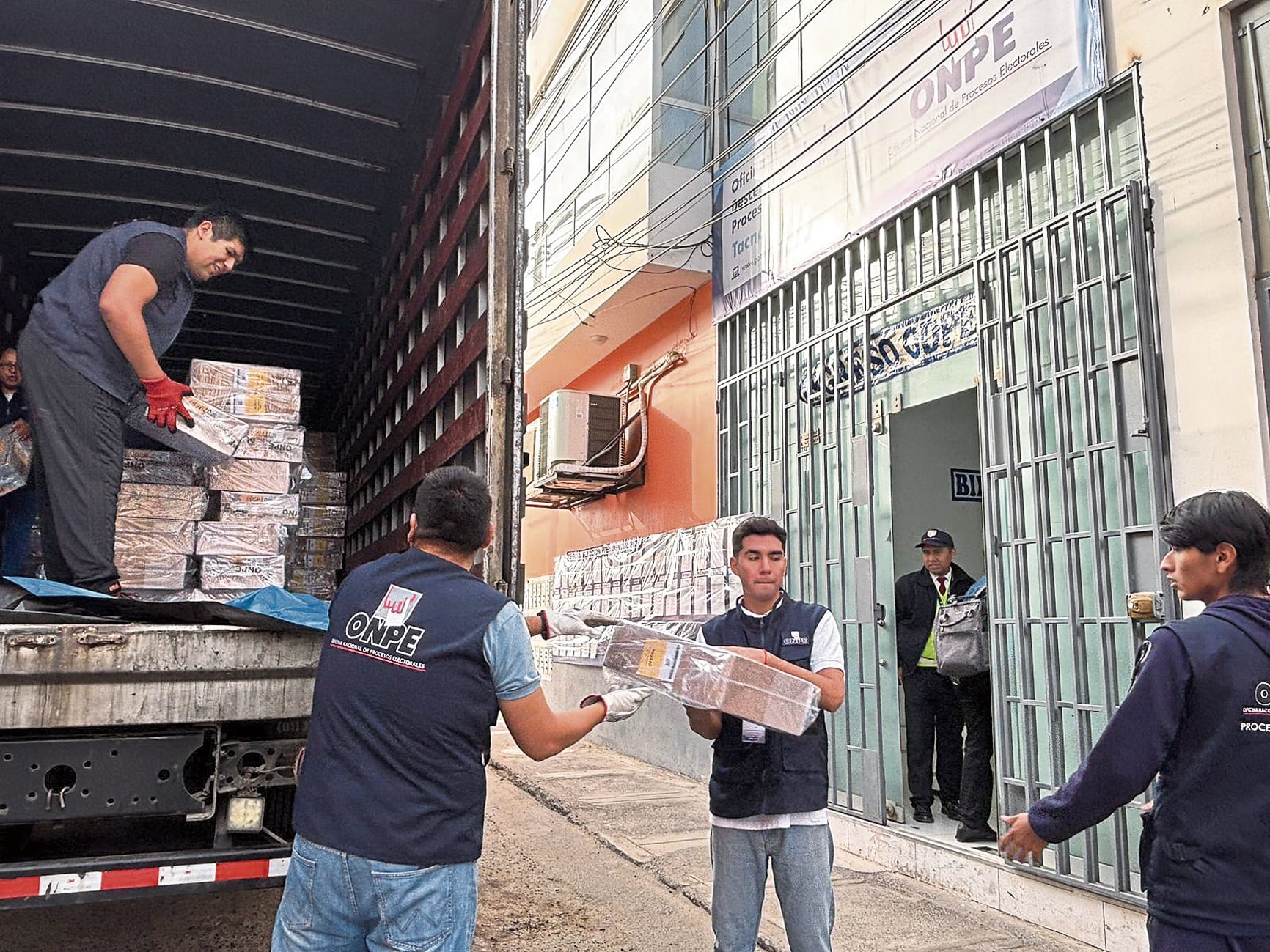 El material electoral se envía con la debida antelación para que llegue a tiempo.