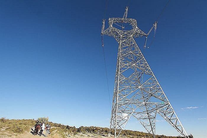 La línea de transmisión de Puerto Maldonado Transmisora de Energía tendría una longitud de 155.7 kilómetros y un ancho de faja de servidumbre de 20 metros.