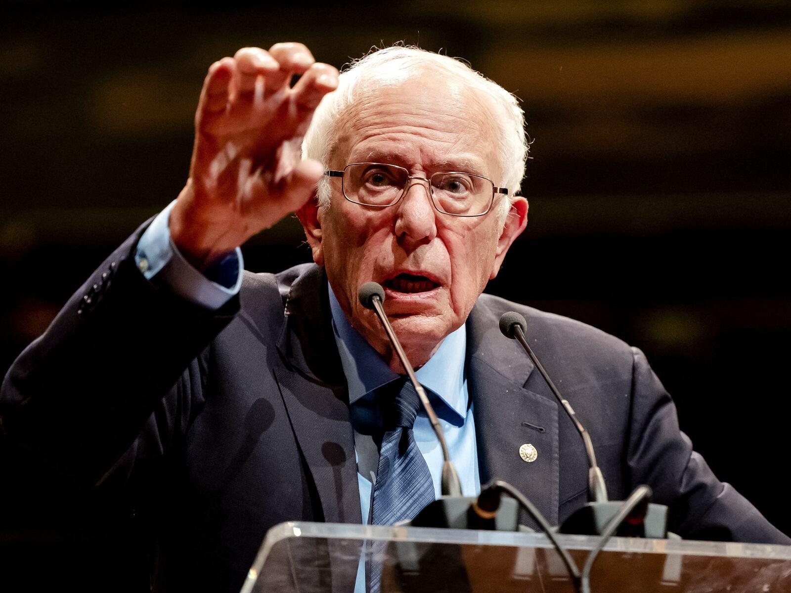 Bernie Sanders es un político estadounidense que ha desempeñado un papel destacado en la arena política durante décadas. Es conocido por ser un político independiente con inclinaciones socialistas democráticas (Foto: AFP)