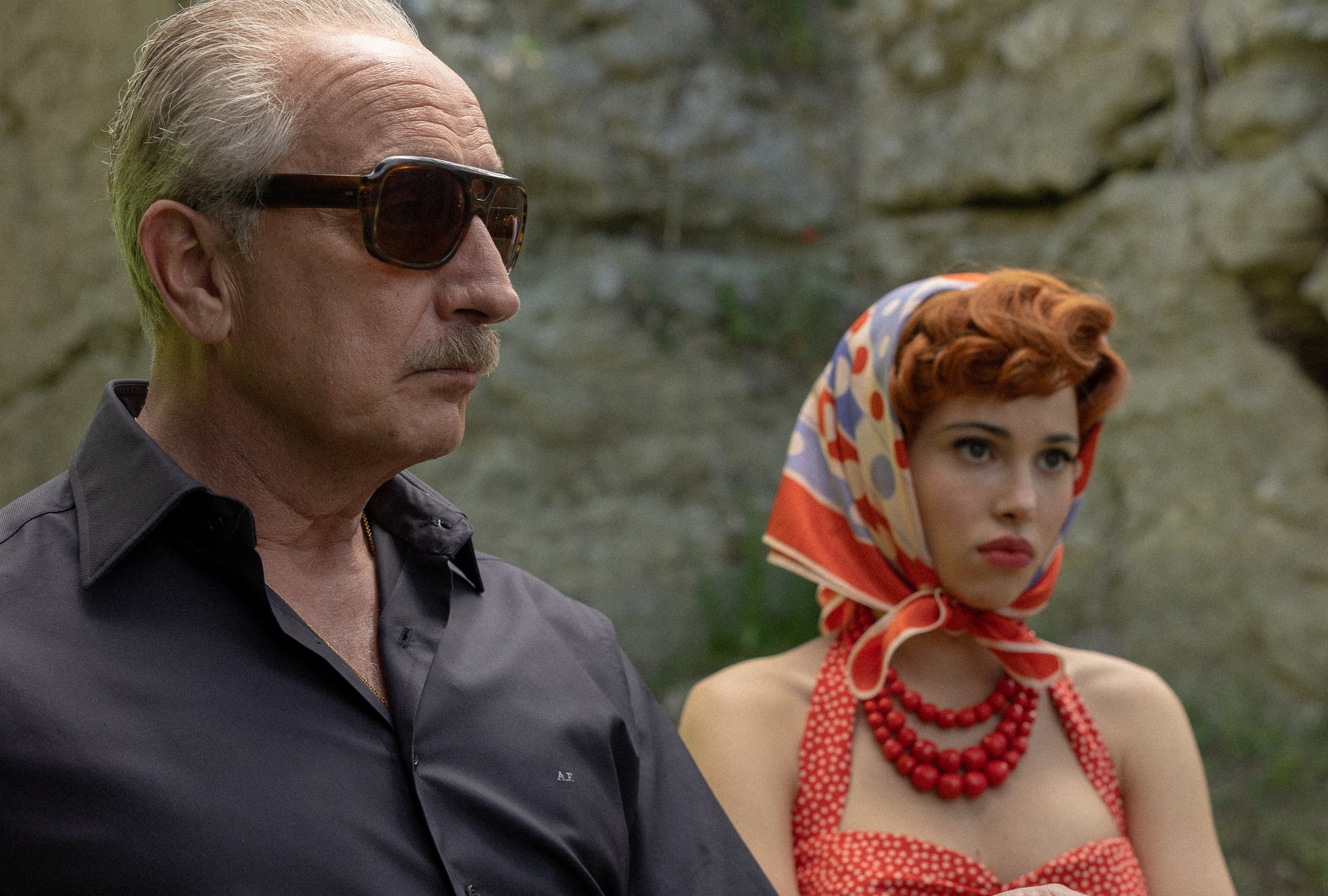Gonzalo de Castro como Fonseca y Cristina Kovani como Vicky en una escena de la serie española "El problema final" (Foto: Mod Producciones / Netflix)