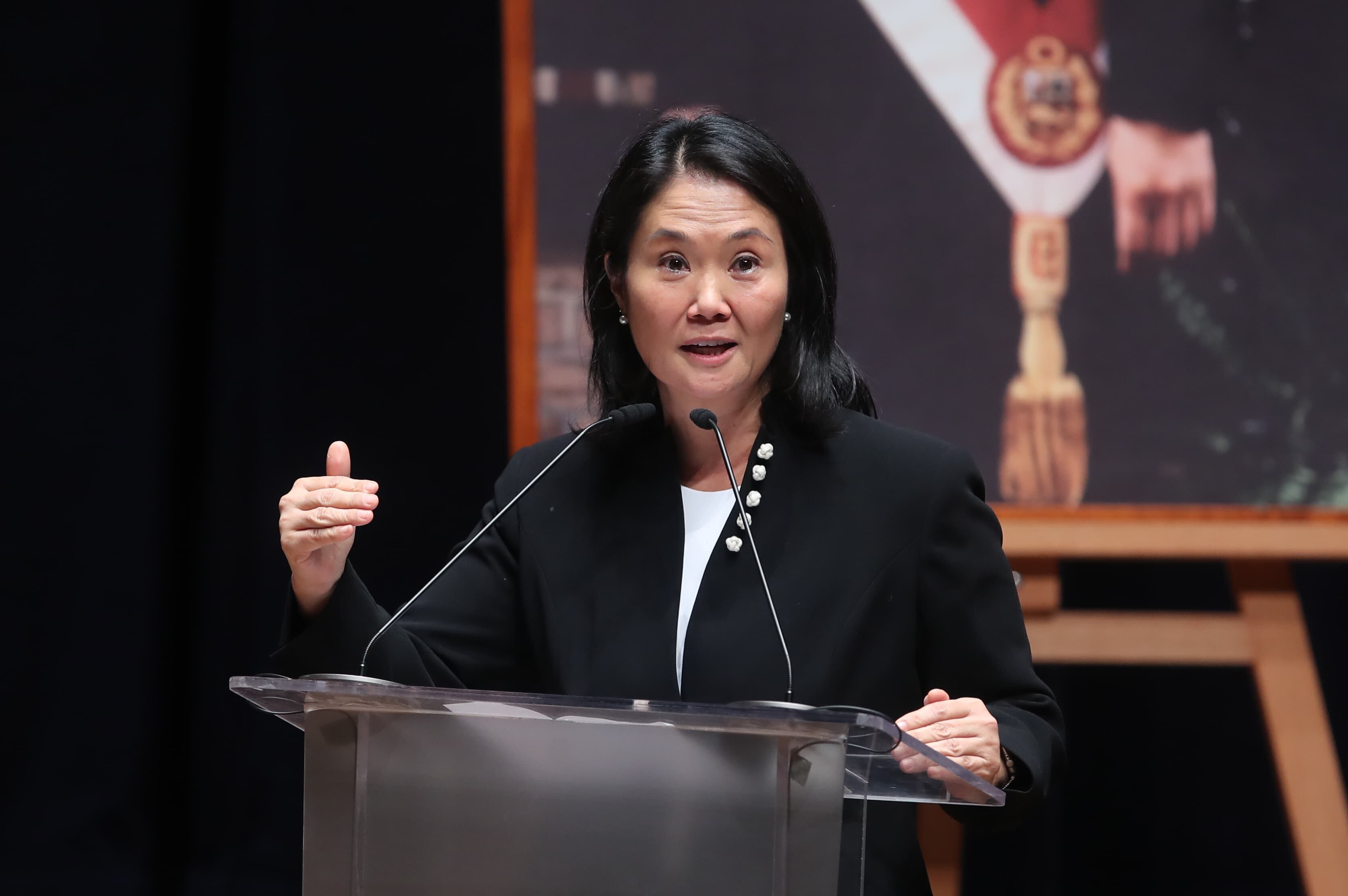 Keiko Fujimori fue primera dama durante parte del Gobierno de Alberto Fujimori y ha sido tres veces candidata presidencial. En la imagen de hoy, pronuncia su discurso de despedida a su padre. Foto: GEC.