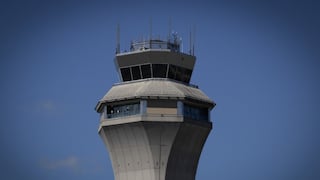 "Olor a quemado" en la torre de control: evacuación de emergencia y vuelos suspendidos en el aeropuerto de Newark