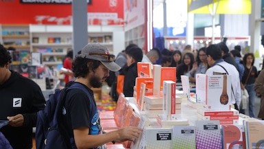Primer día de la Feria del Libro de Lima, que se lleva a cabo en el Centro de Exposiciones del Jockey. Fotos: Antonio Melgarejo/ @photo.gec