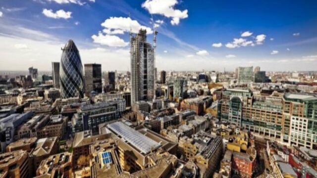 Francia quiere "destruir" la City de Londres, según responsable británico