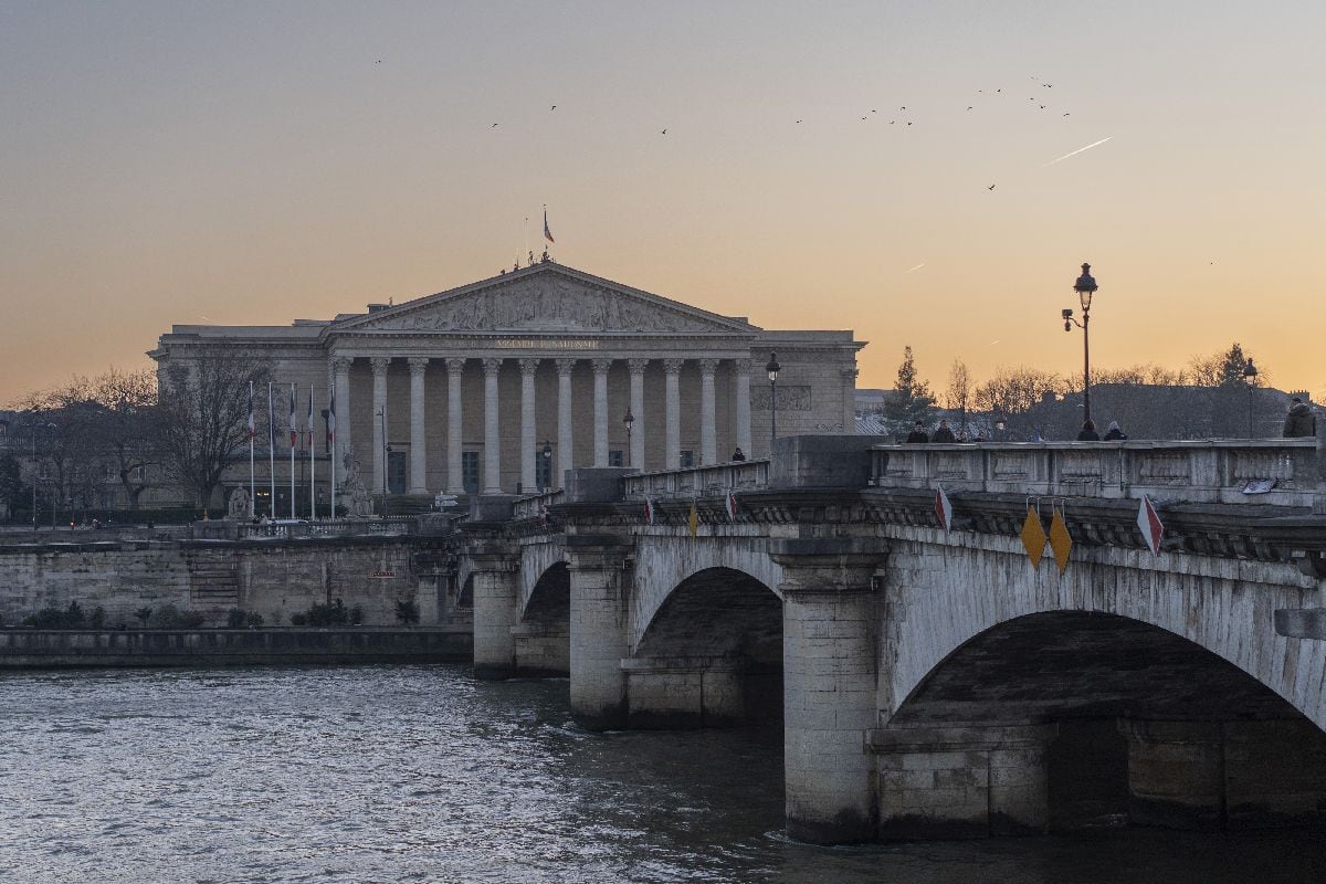 El edificio de la Asamblea Nacional, junto al río Sena en París.