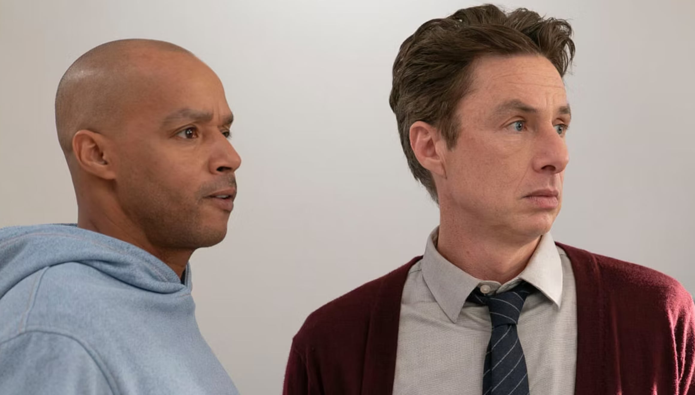 Donald Faison como Christopher Turk y Zach Braff como John Michael "J.D." Dorian en una escena de la temporada 10 de la serie "Scrubs" (Foto: ABC)