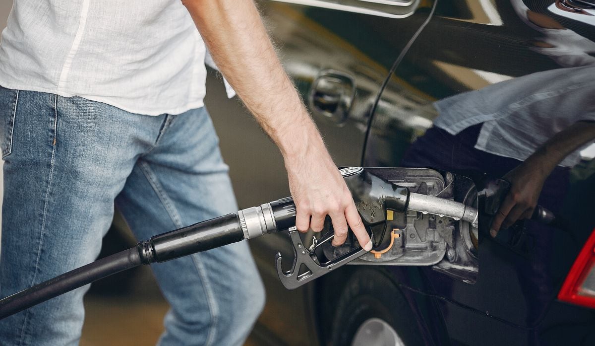 Ante este escenario, especialistas recomiendan medidas prácticas como comparar precios, evitar gasolina premium innecesaria y aprovechar descuentos para reducir el gasto. (Foto referencial: Freepik)