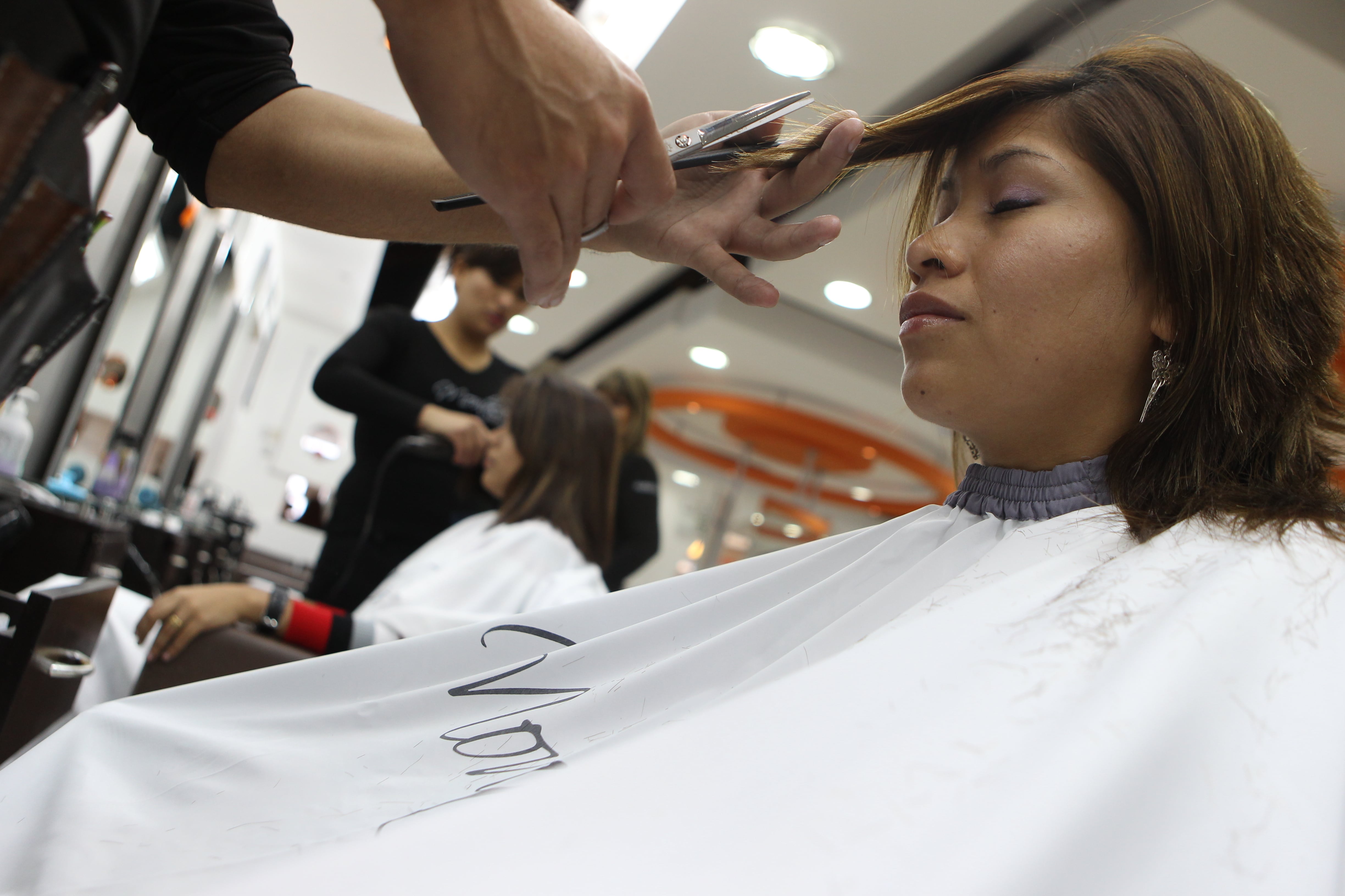 Para el MEF, esta reducción del IGV apoyaría solo a las empresas asociadas a grandes franquicias de cosméticos y salones de belleza dirigidos a estratos socioeconómicos medios altos y altos. Foto: Montalvo.