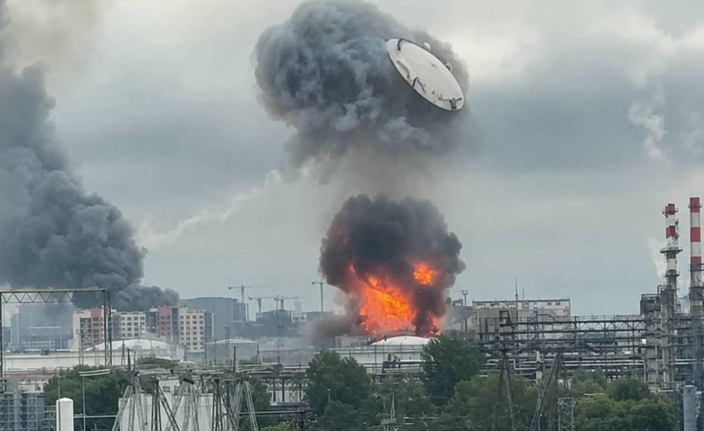 Arde una refinería en Moscú tras un masivo ataque de Ucrania con drones. (Foto: EFE).