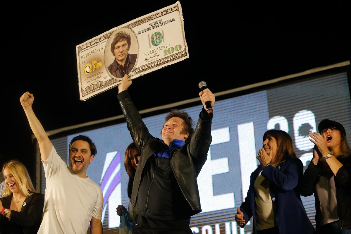 Las propuestas más resaltantes de Javier Milei para sacar a flote la economía de Argentina. (Foto de DIEGO LIMA/AFP).