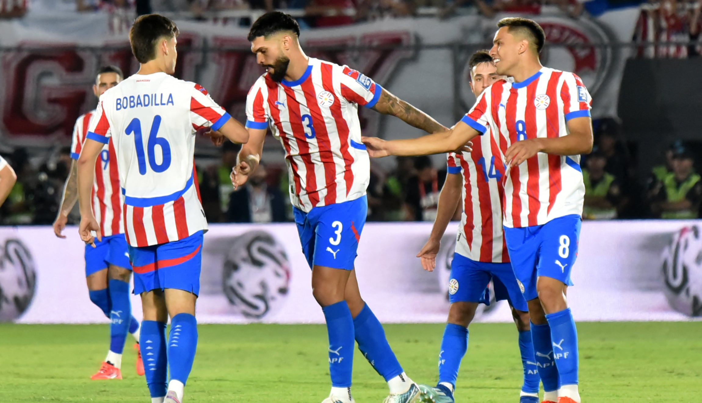La selección paraguaya sacó un gran triunfo por 2-1 ante Argentina y llegó a 16 puntos en las Eliminatorias 2026. (Foto: AFP)
