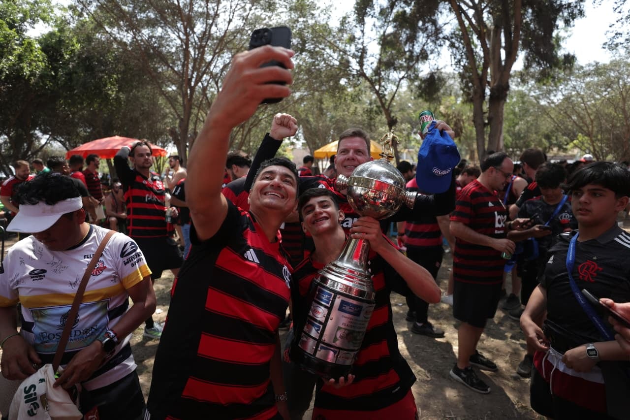 Hinchas de Flamengo y Palmeiras abarrotaron el Estadio Monumental de Ate para la final, que culminó con la victoria del 'Mengao'. A diferencia del 2019, cerca del 30% de los viajeros optó por quedarse a conocer el Perú. Foto: Antonio Melgarejo.