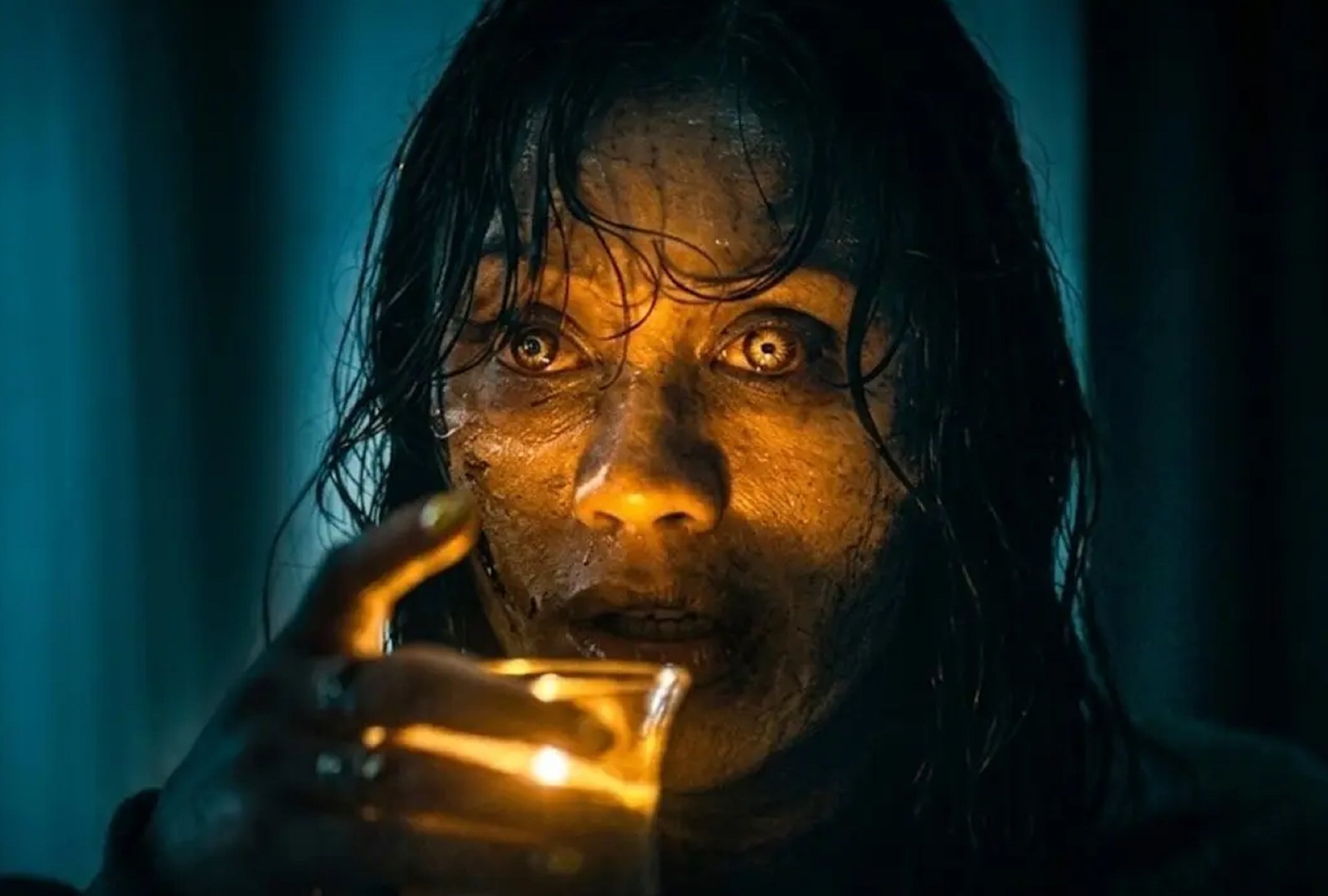 Luciane Buchanan es la encargada de interpretar a Thya en la película de terror sobrenatural "Evil Dead Burn", que se estrena en julio de 2026 (Foto: Warner Bros. Pictures)