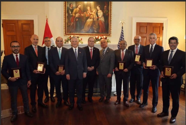 La ceremonia, realizada en la residencia del Perú, contó con la participación del Ministro de Relaciones Exteriores,Carlos Pareja, y del Embajador del Perú en los Estados Unidos, Alfredo Ferrero. Foto: Difusión.