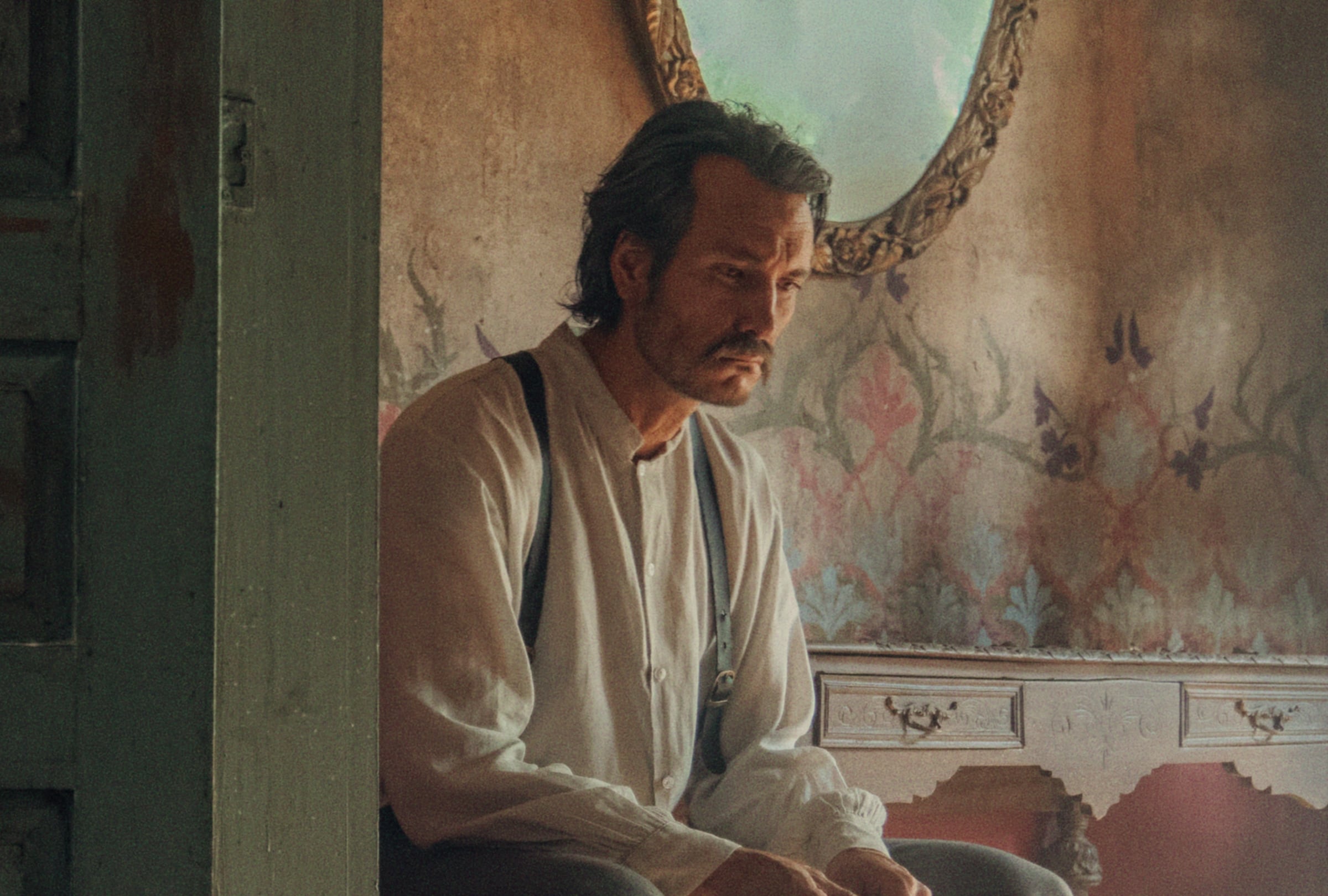 Claudio Cataño como el coronel Aureliano Buendía en una escena de la temporada 2 de la serie colombiana "Cien años de soledad" (Foto: Netflix)