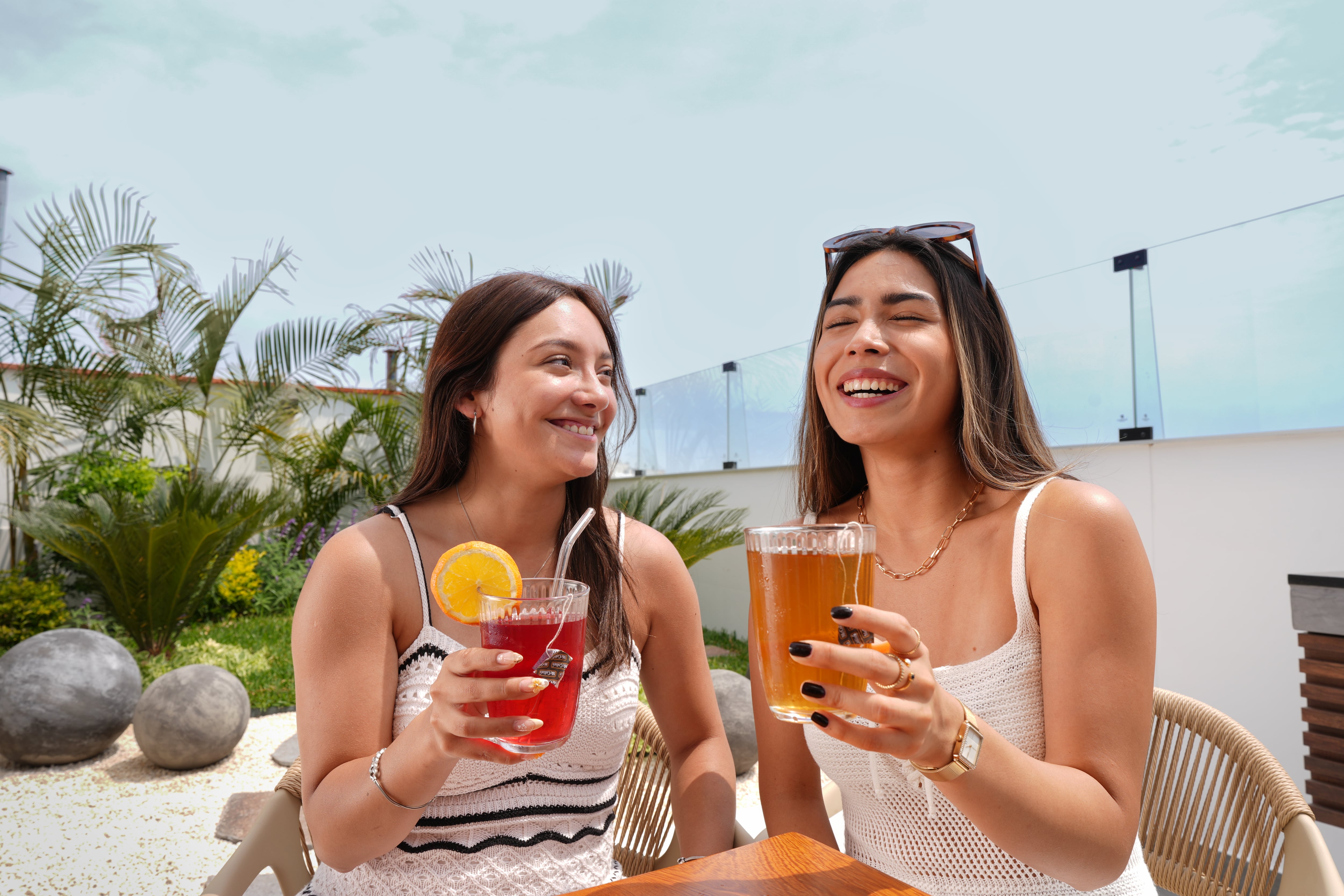 Cada caja cuenta con 21 sobres de té frío con tres sabores diferentes. (Foto: McColin´s)
