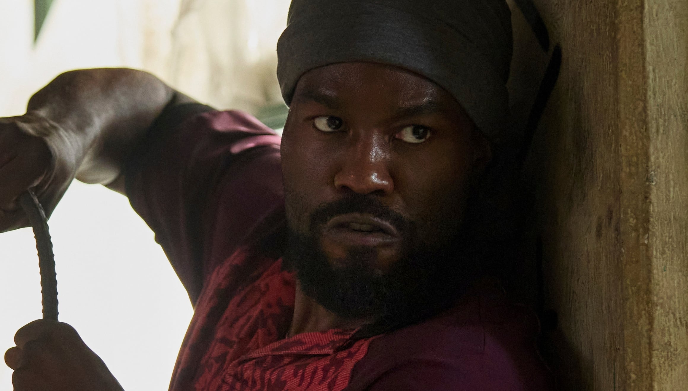 Yahya Abdul-Mateen II como John Creasy en una escena de la serie "Hombre en llamas" (Foto: Netflix)