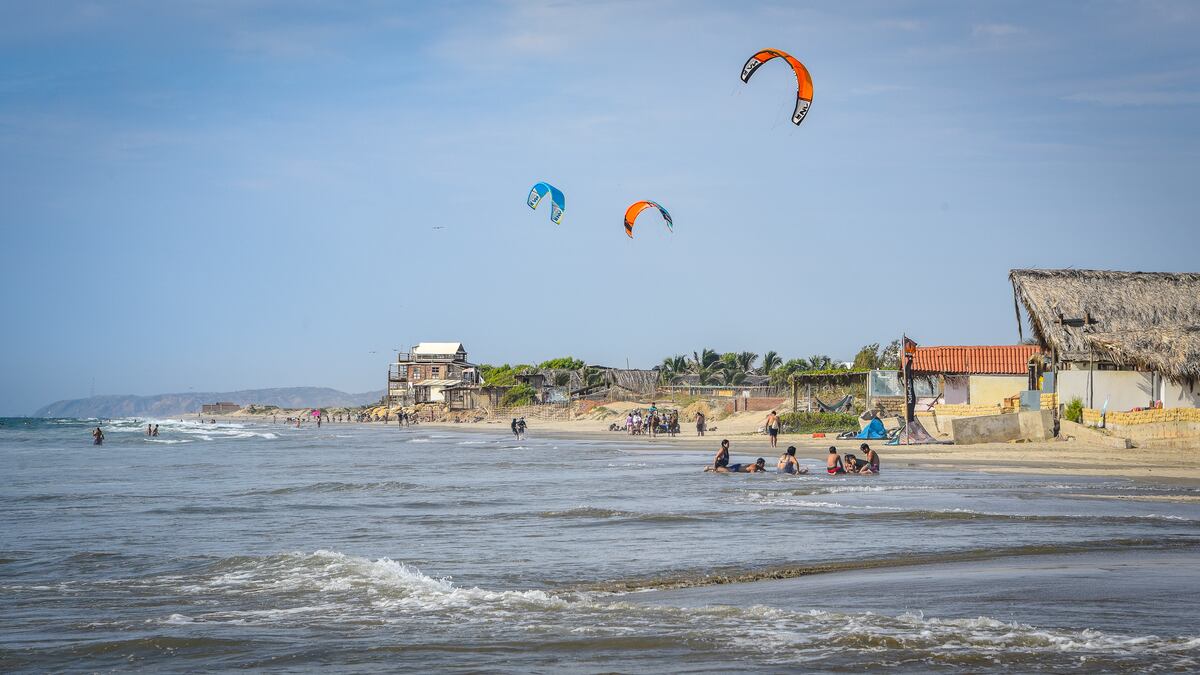Bereche manifestó que oleajes anómalos han causado daños en la infraestructura del malecón de Máncora. (Foto: Shutterstock)