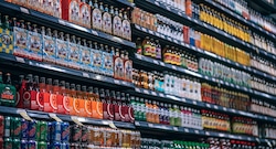 Jóvenes redefinen consumo de bebidas: del alcohol a lo funcional y la apuesta de Aje detrás