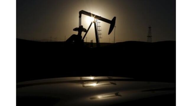 Grandes petroleras volverán a recortar sus inversiones en 2016