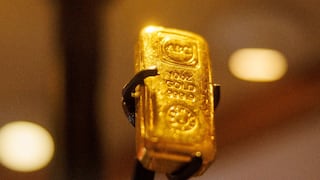 Oro y plata sufren mayor desplome en años tras rebote del dólar por nominación de Warsh en la Fed