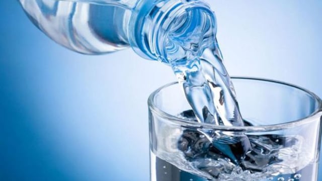 Mercado de bebidas: nueva planta de agua de manantial se proyecta en el sur