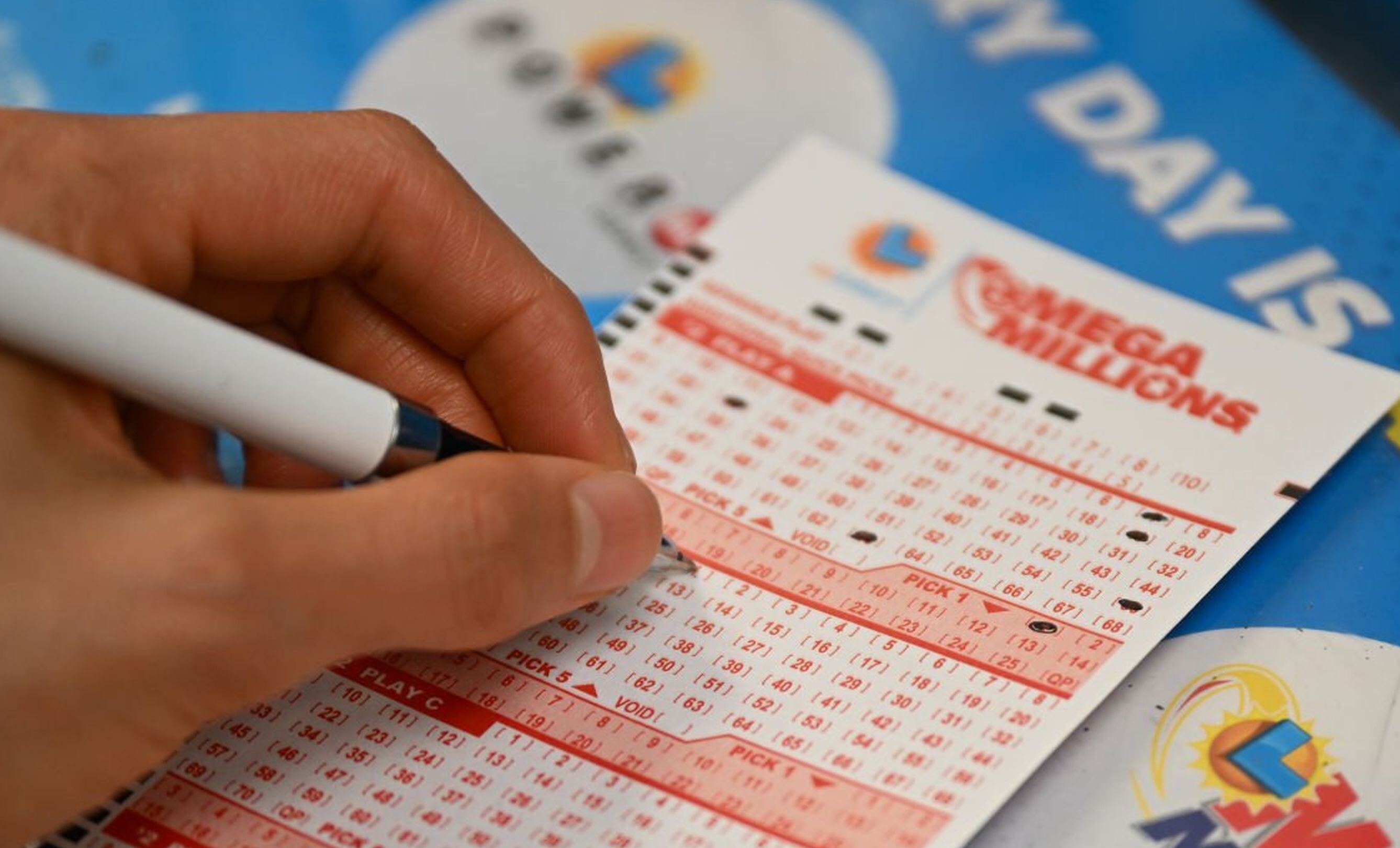 La última vez que alguien se llevó el premio mayor en el Mega Millions fue en el sorteo del martes 25 de marzo de 2025. (Foto: Anadolu / Getty Images)