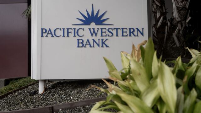 Banco regional estadounidense PacWest arrastra al sector bancario en Wall Street