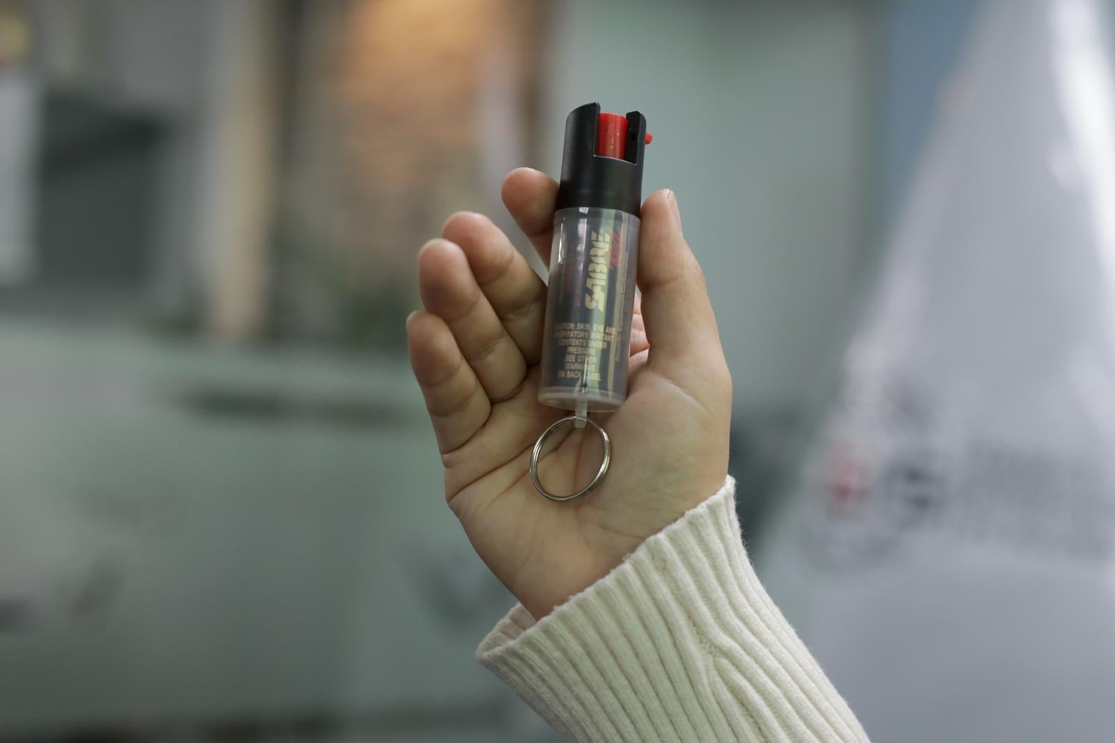 En Brasil la ley fija límites para el uso del spray de gas pimienta: el uso será personal e intransferible; mientras que en Perú, advierten sobre un limbo legal en perjuicio de los ciudadanos. Foto: difusión