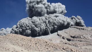 Volcán Ubinas reporta nueva explosión: ¿qué distritos son afectados con las cenizas?