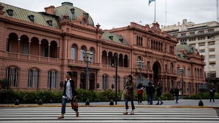 Fitch abre una ventana a Argentina para volver al mercado de bonos