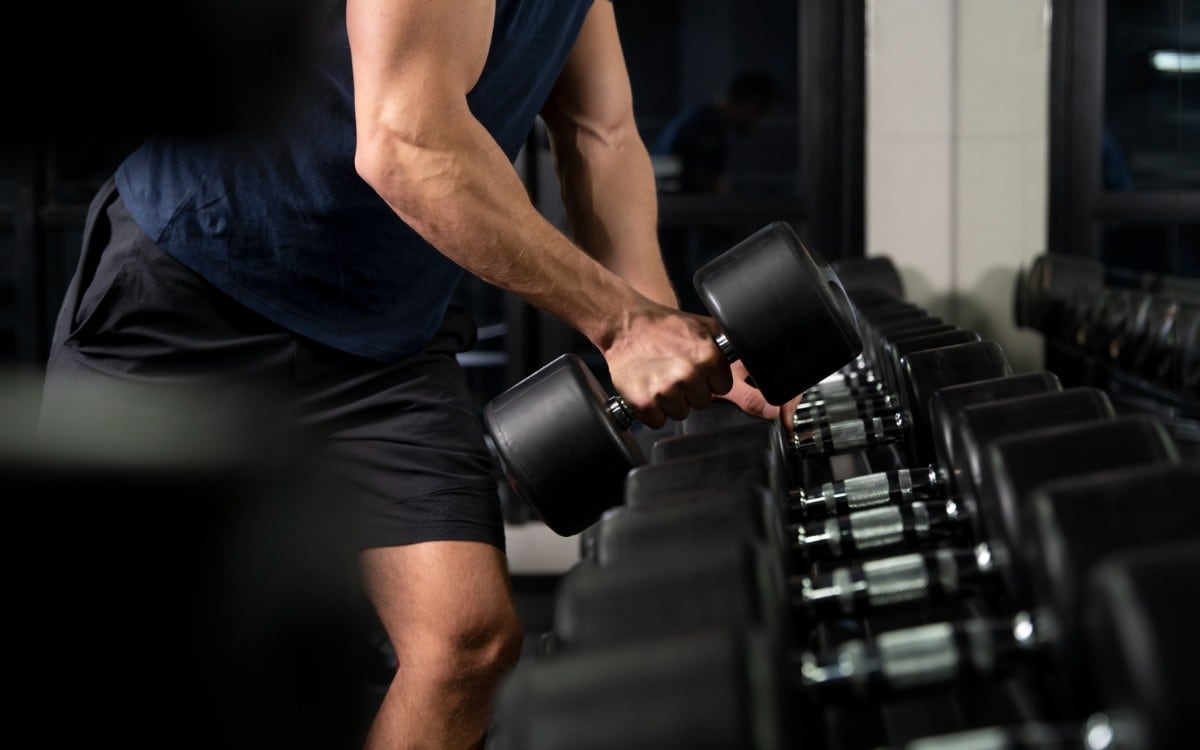 Ir al gimnasio es saludable, pero muchas de sus superficies están llenas de bacterias y virus que pueden causar enfermedades. (Foto referencial: Freepik)