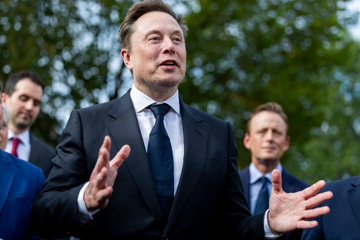 El director ejecutivo de xAI, Tesla y SpaceX, Elon Musk, responde a una pregunta de los medios de comunicación frente al Ala Oeste de la Casa Blanca en Washington D. C., Estados Unidos, el 29 de septiembre de 2026. (EFE/EPA/SHAWN THEW)