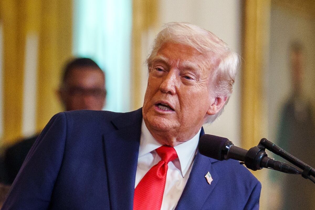 La conducta y decisiones de Trump y de su continuo zigzagueo tarifario es inflinge mucho daño a la economía y finanzas estadounidenses. (Foto de EFE/EPA/WILL OLIVER)