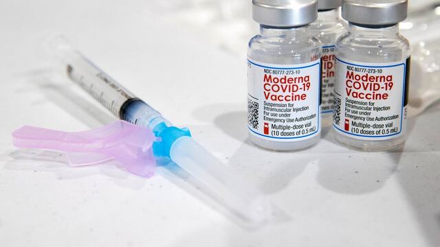 Moderna afirma que vida útil de vacunas contra la Covid-19 puede extenderse 