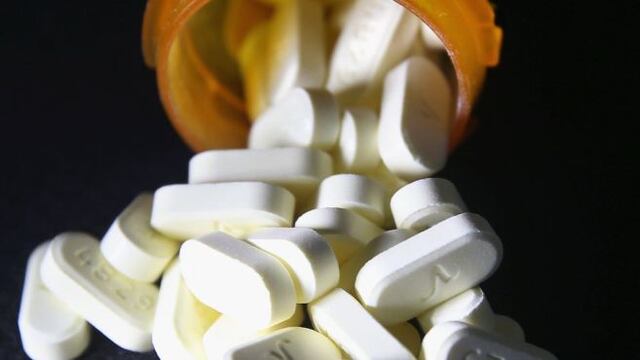 Farmacéuticas acusan a sitios web ilegales de crisis por opio