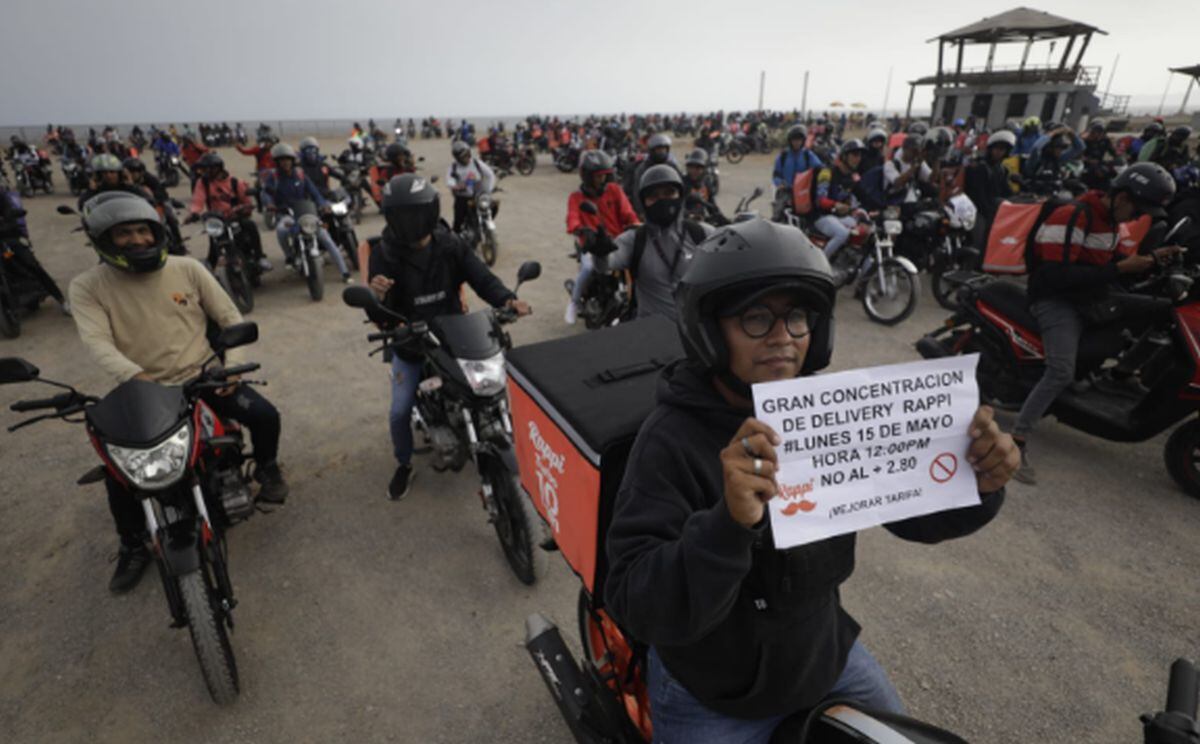 A mediados de mayo, decenas de repartidores de delivery salieron a las calles a protestar contra Rappi exigiendo mejores condiciones de trabajo. Foto: Julio Reaño/@Photo.gec.