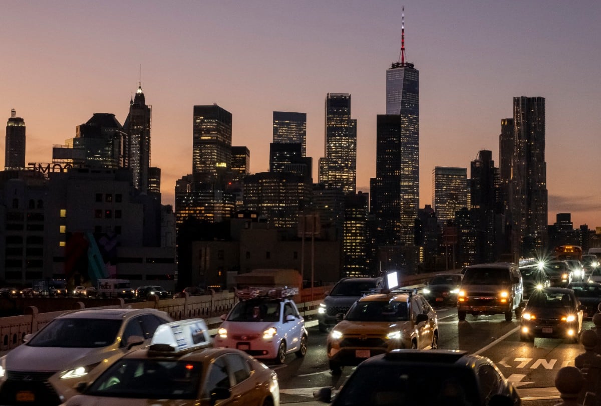 Las infracciones graves, como conducir bajo efectos de alcohol o drogas, superar límites de velocidad extremos o adelantarse a un autobús escolar detenido, recibirán más puntos que antes. (Foto: ANGELA WEISS / AFP)