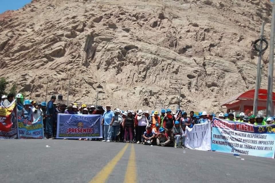 Mineros informales toman carreteras en el sur del país, exigiendo ampliación del Reinfo. (Foto: GEC)