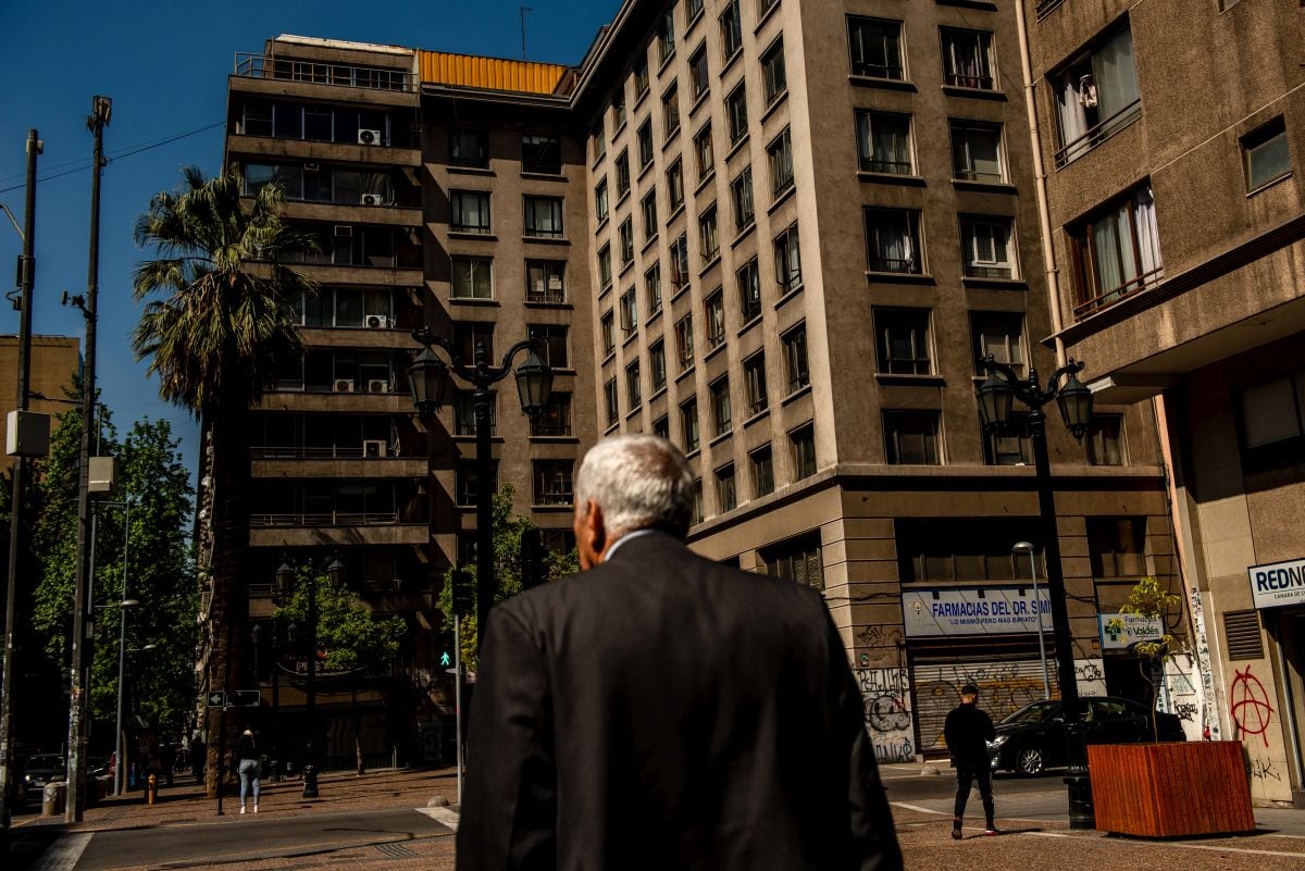 Peatones en el centro de Santiago, Chile.