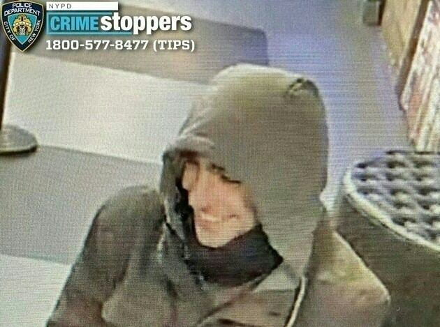 Esta imagen publicada por el Departamento de Policía de Nueva York (NYPD) el 5 de diciembre de 2024 muestra al individuo buscado por el asesinato del ejecutivo Brian Thompson. (AFP).