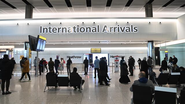 Aeropuerto Heathrow de Londres probará filas rápidas para pasajeros vacunados