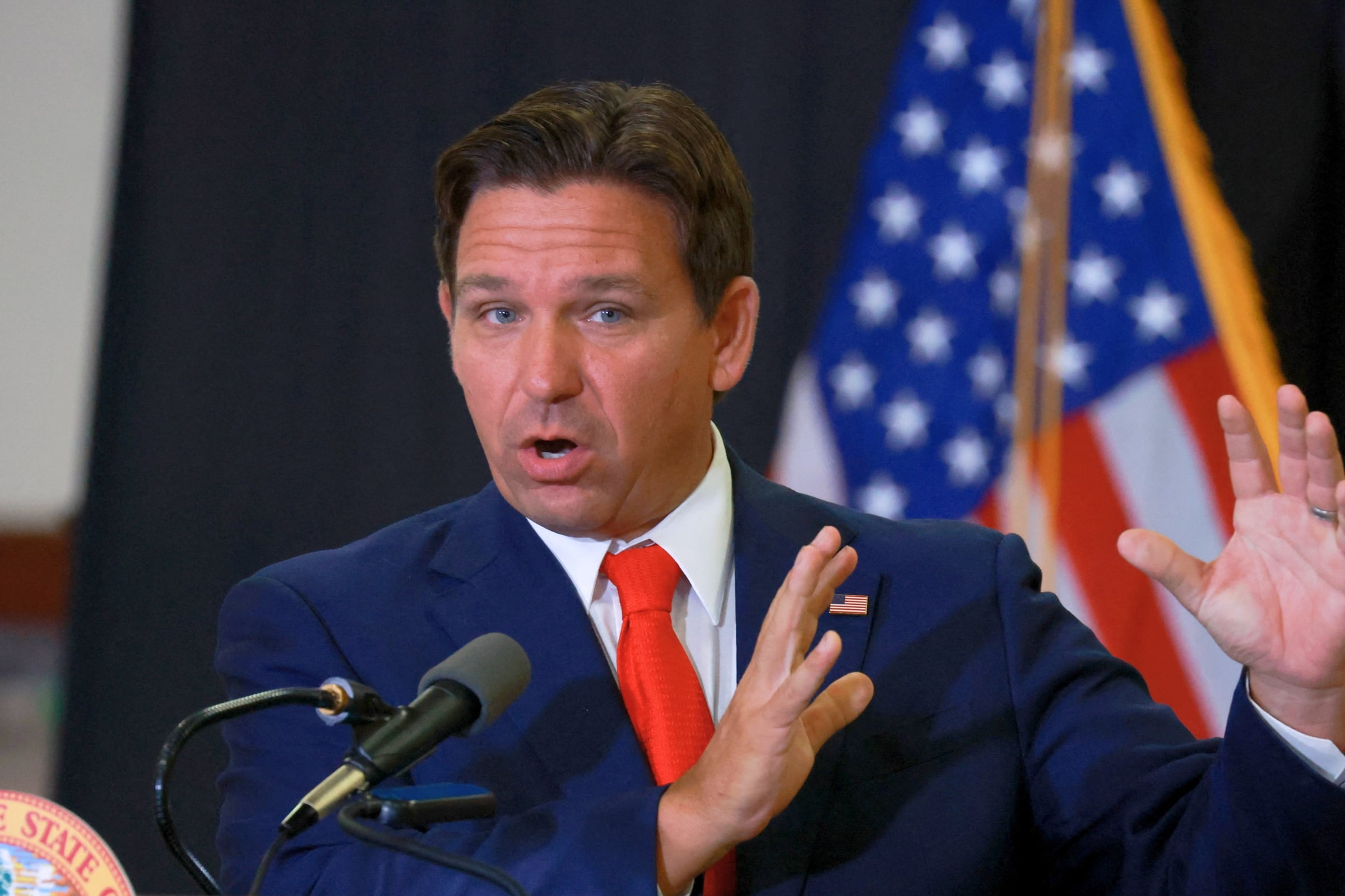 El gobernador de Florida, Ron DeSantis, fue quien propuso esta nueva ley para reducir el impuesto a las propiedades. Ahora, el proyecto se incluirá en las elecciones de noviembre (Foto: AFP)