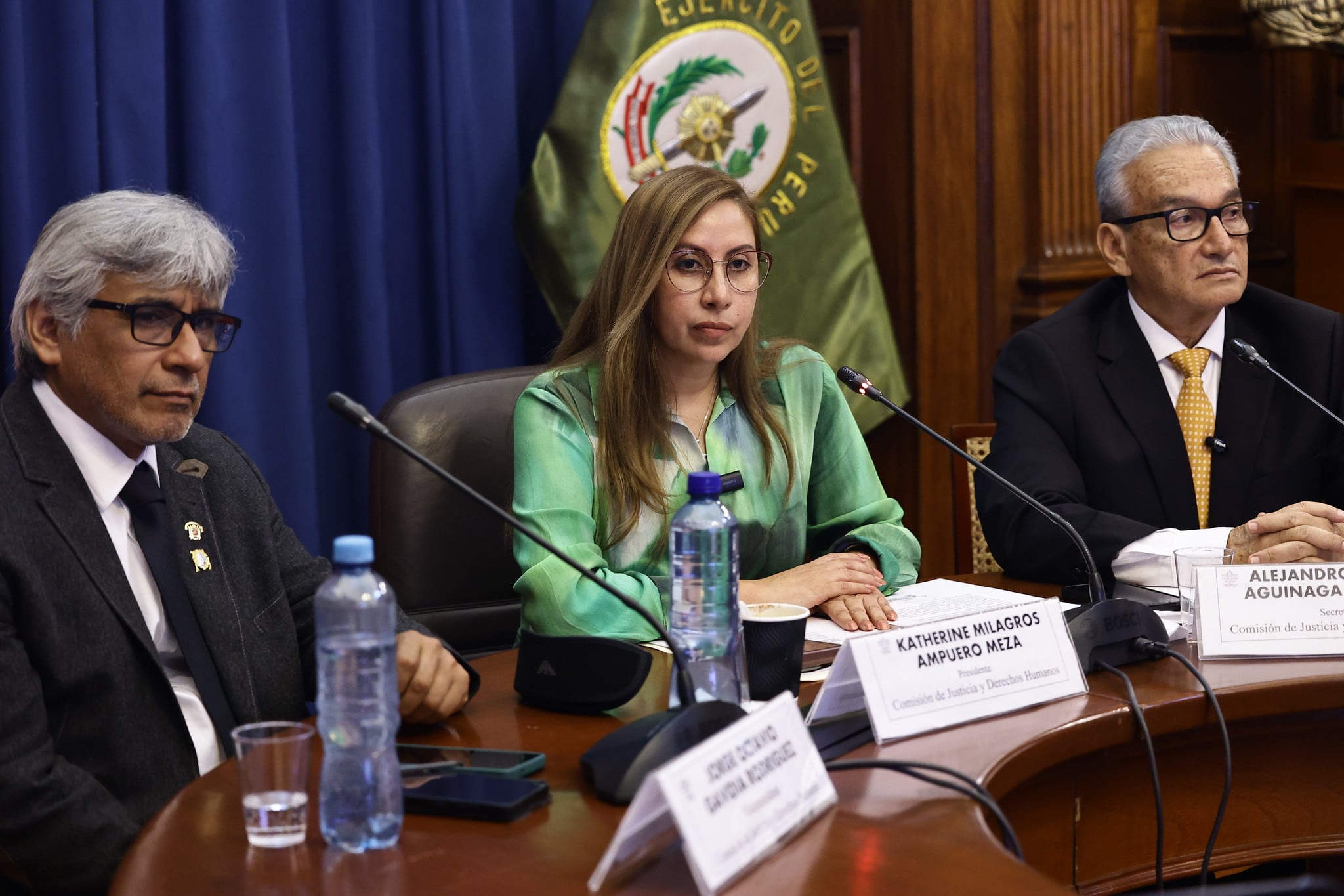 César Astudillo no asistió a la sesión porque acompañó a Keiko Fujimori en su viaje a El Salvador, mientras que Janet Tello comunicó que tenía problemas de salud. Foto: Congreso.