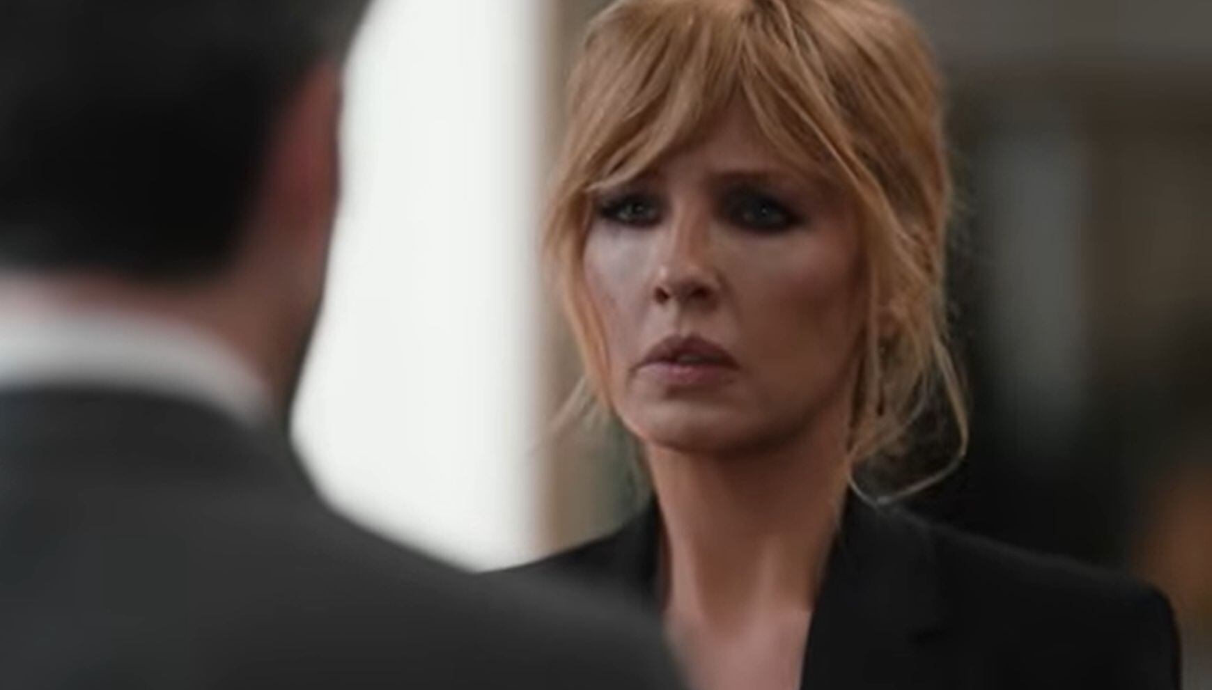 En "Yellostone 5", Beth nota que su hermano Jamie no puede mirarla a los ojos cuando habla sobre la muerte de su progenitor, por lo que sospecha que está detrás del crimen (Foto: Paramount Network)