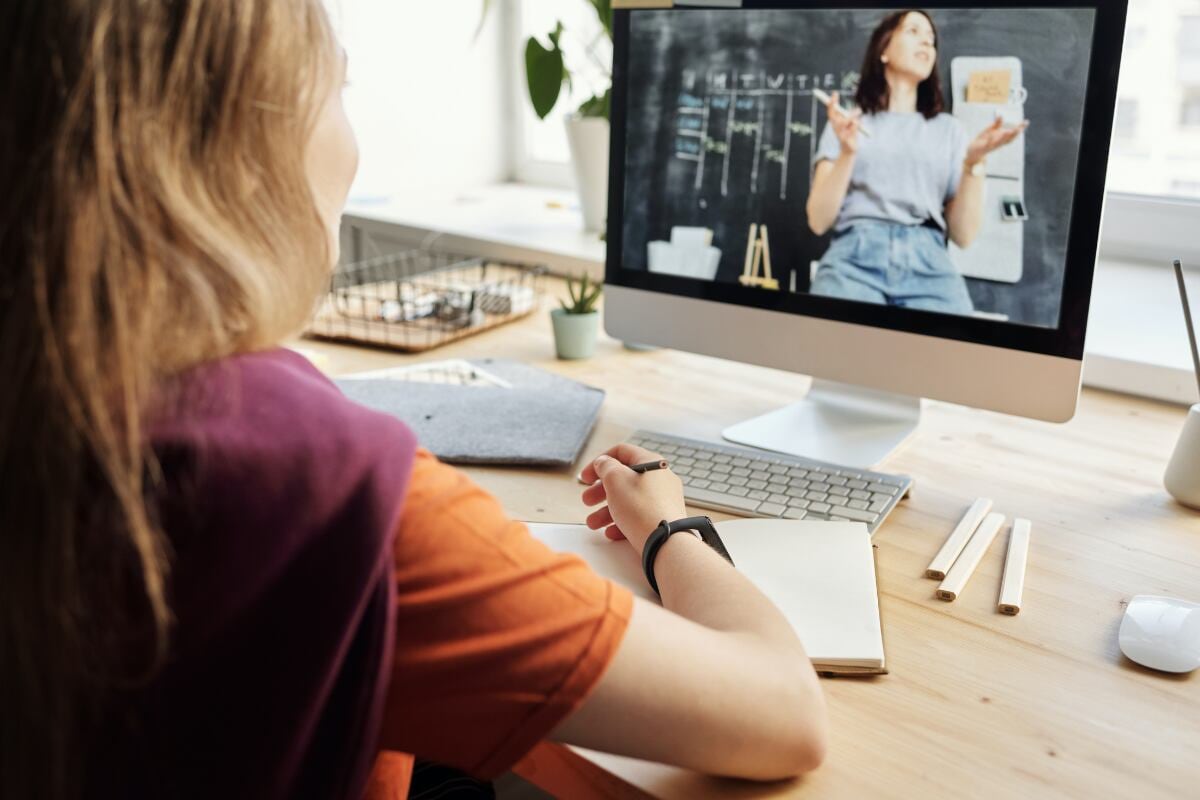 Clases virtuales (Foto: Referencial | Pexels / Julia M Cameron).