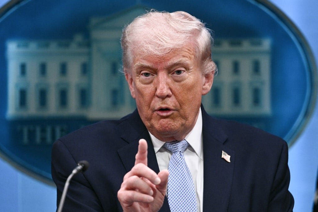 Trump anuncia "guerra económica" contra Irán, que la tacha de "política fracasada"